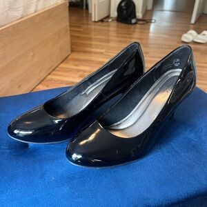 Black Pumps